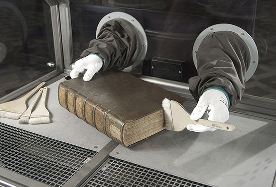 Rare books conservation and safe cleaning